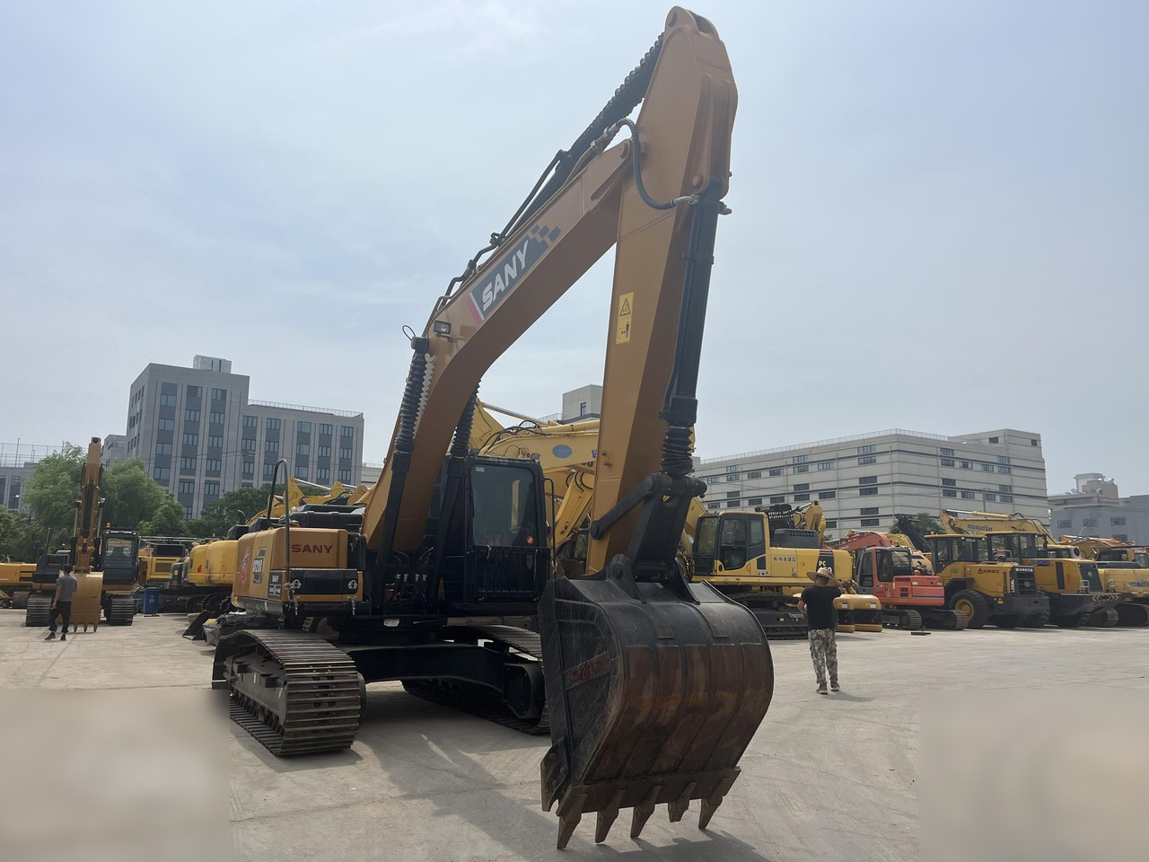 SANY SY215C - 履带式挖掘机:图4 SANY SY215C - 履带式挖掘机:图4