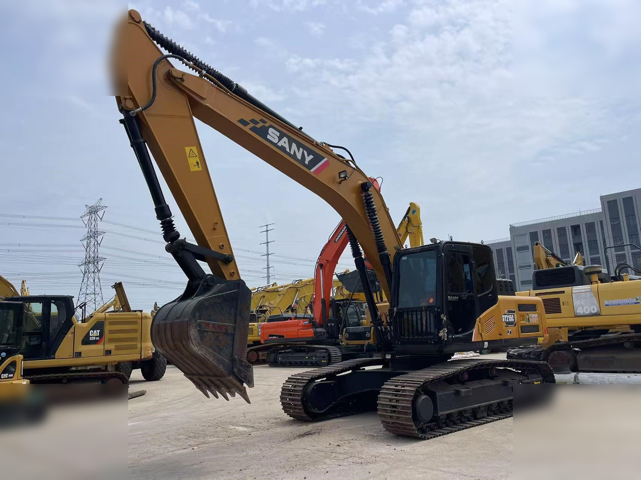 SANY SY215C - 履带式挖掘机:图2 SANY SY215C - 履带式挖掘机:图2