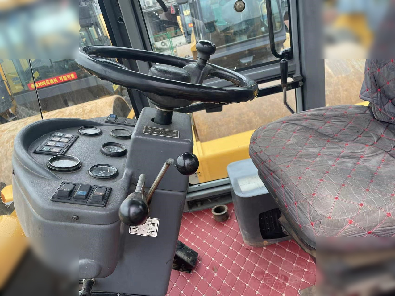 SDLG LGB680 - 反铲装载机:图4 SDLG LGB680 - 反铲装载机:图4