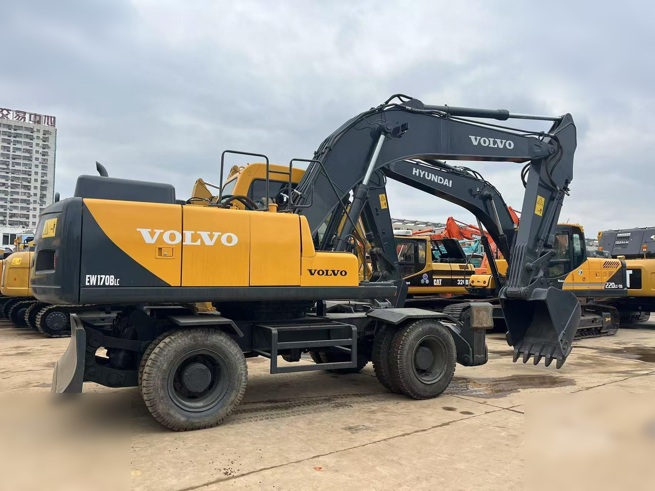 VOLVO EW170 - 轮式挖掘机:图2 VOLVO EW170 - 轮式挖掘机:图2