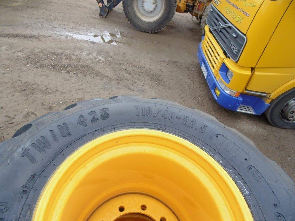 Trelleborg Twin 428 710-40-22,5 med fälg - 车轮 适用于 其他机械:图1 Trelleborg Twin 428 710-40-22,5 med fälg - 车轮 适用于 其他机械:图1