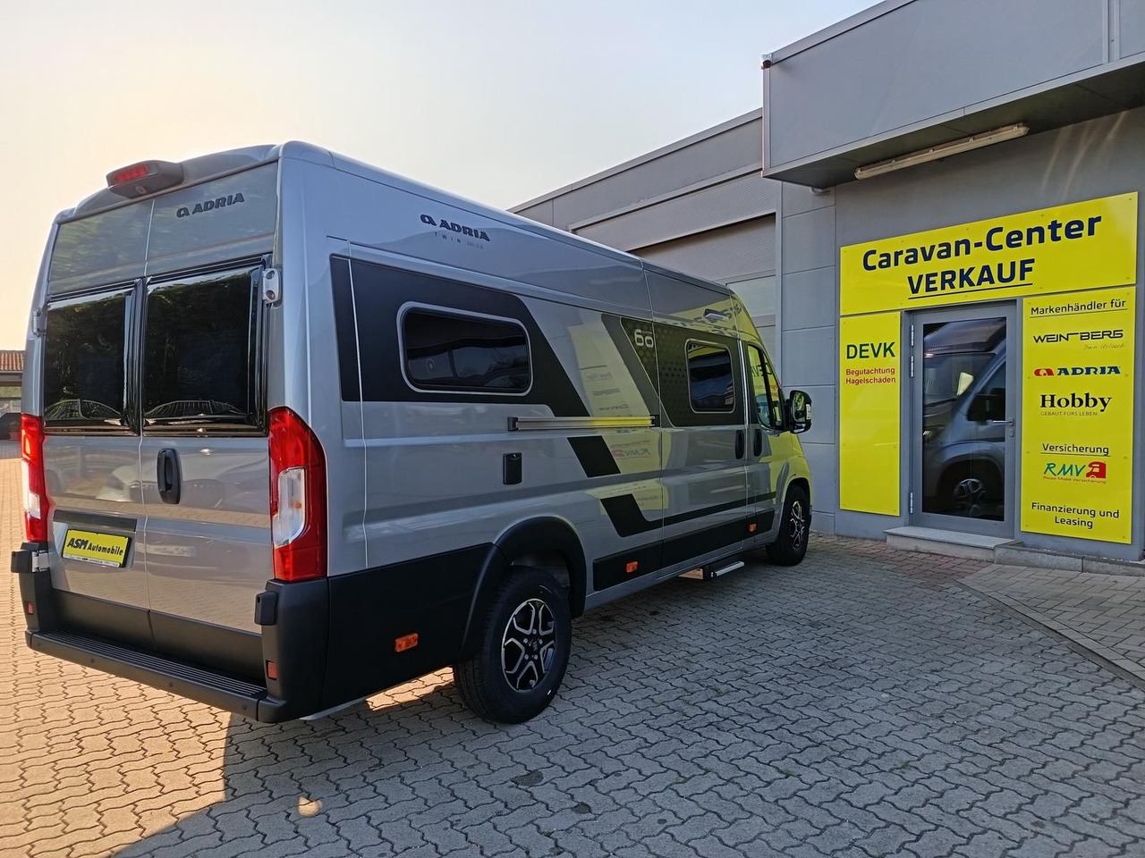 Adria Twin "60Y" 640 SLB*180 PS*4,25t MAXI*COMBI D 6E* - 露营货车:图5 Adria Twin "60Y" 640 SLB*180 PS*4,25t MAXI*COMBI D 6E* - 露营货车:图5