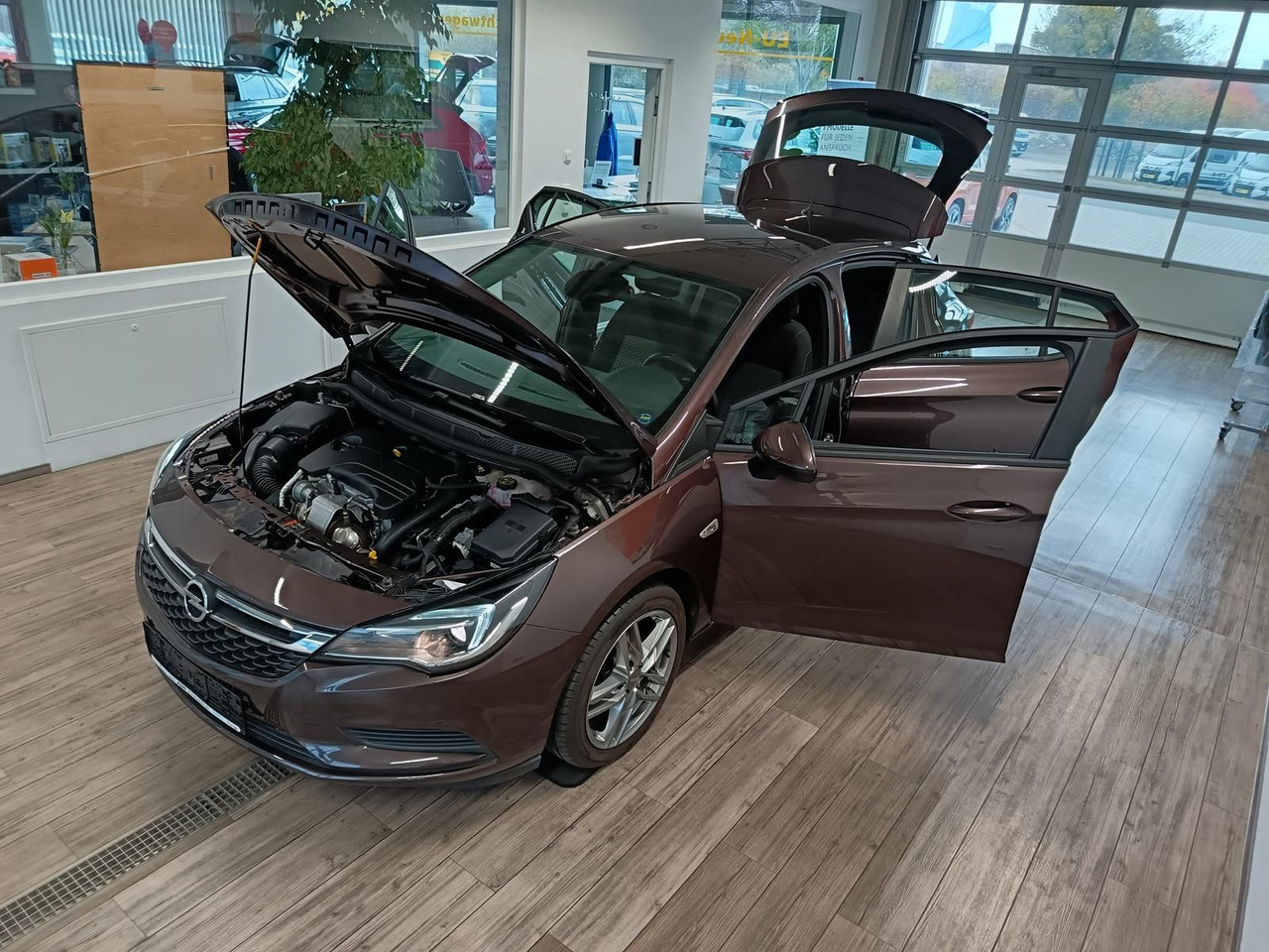 Opel Astra K Lim. 1,0 TURBO 77 kW*TEMP*KLIMA*PDC*SHZ* - 轿车:图2 Opel Astra K Lim. 1,0 TURBO 77 kW*TEMP*KLIMA*PDC*SHZ* - 轿车:图2