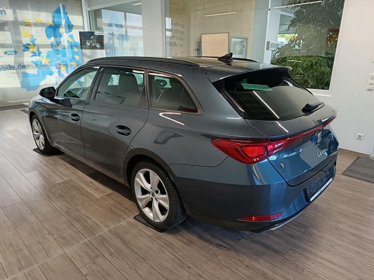 Seat Leon Sportstourer 1,5TSI FR*NAVI*LED*SOUND*R-KAM - 旅行车:图4 Seat Leon Sportstourer 1,5TSI FR*NAVI*LED*SOUND*R-KAM - 旅行车:图4