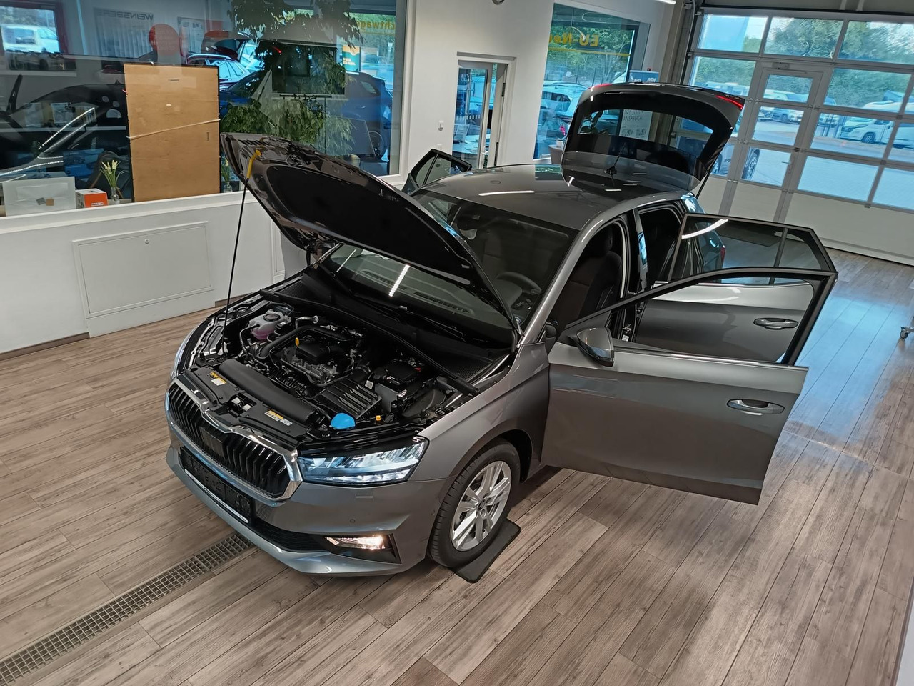 Skoda Fabia 30 Jahre DSG*VORBER.AHK*LED*R-KAM*TEMP*DAB - 轿车:图2 Skoda Fabia 30 Jahre DSG*VORBER.AHK*LED*R-KAM*TEMP*DAB - 轿车:图2