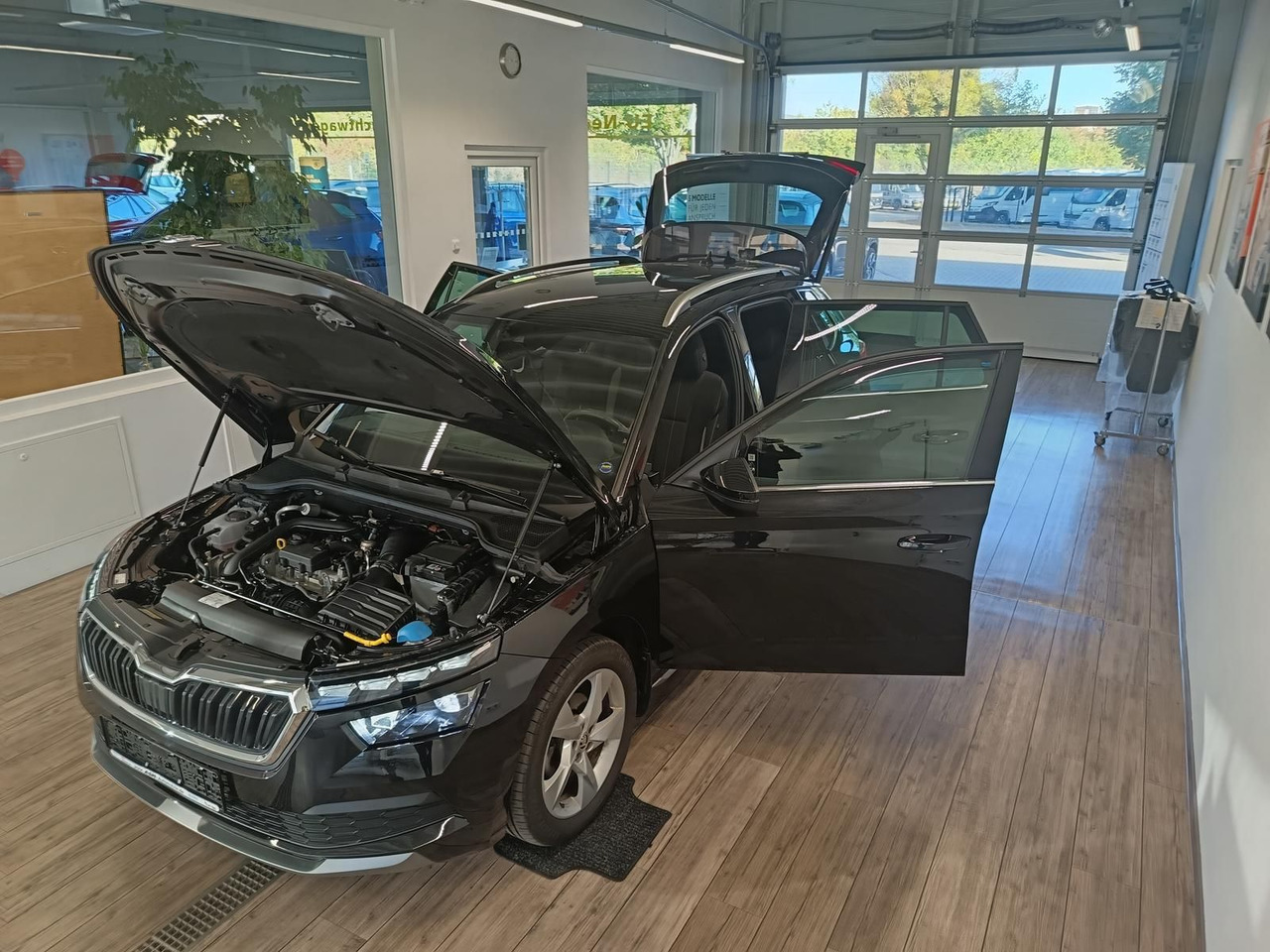 Skoda Kamiq Style 1,0 TSI DSG*AHK*LED*PDC*DAB*TEMP*SHZ - 越野车:图2 Skoda Kamiq Style 1,0 TSI DSG*AHK*LED*PDC*DAB*TEMP*SHZ - 越野车:图2