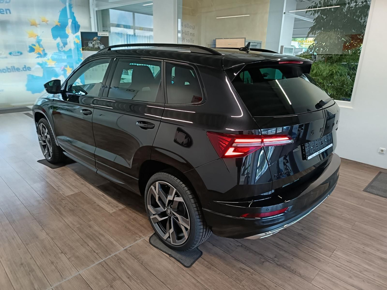 Skoda Karoq Sportline 1,5 TSI DSG*AHK*PSD*STD.HZG*NAVI - 越野车:图4 Skoda Karoq Sportline 1,5 TSI DSG*AHK*PSD*STD.HZG*NAVI - 越野车:图4