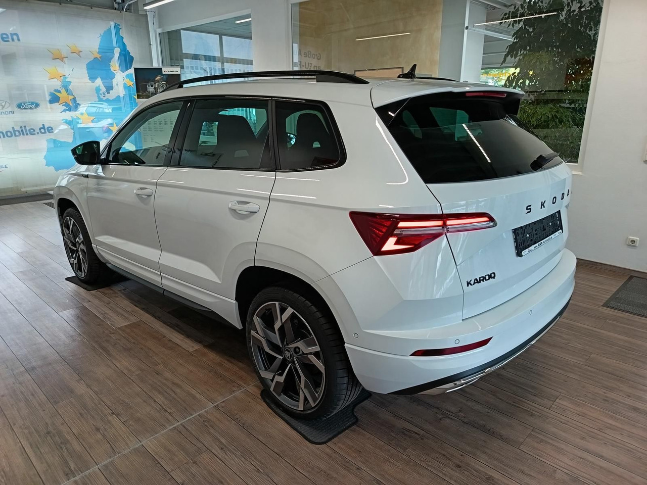 Skoda Karoq Sportline 1,5 TSI DSG*AHK*PSD*STD.HZG*NAVI - 越野车:图4 Skoda Karoq Sportline 1,5 TSI DSG*AHK*PSD*STD.HZG*NAVI - 越野车:图4