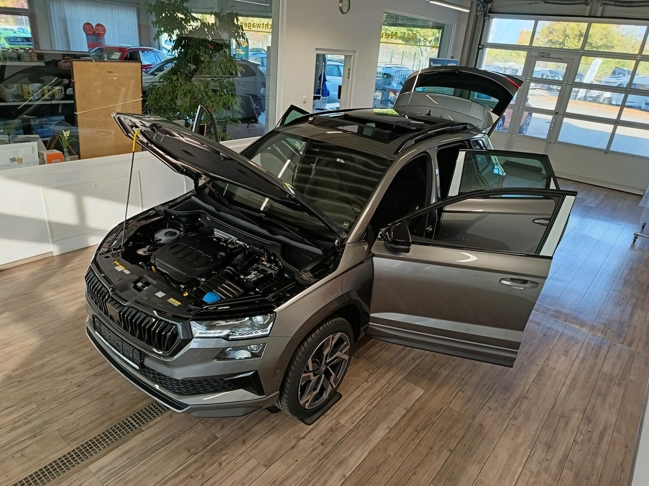 Skoda Karoq Sportline 2,0 TDI DSG 4x4*AHK*PSD*STD.HZG* - 越野车:图2 Skoda Karoq Sportline 2,0 TDI DSG 4x4*AHK*PSD*STD.HZG* - 越野车:图2