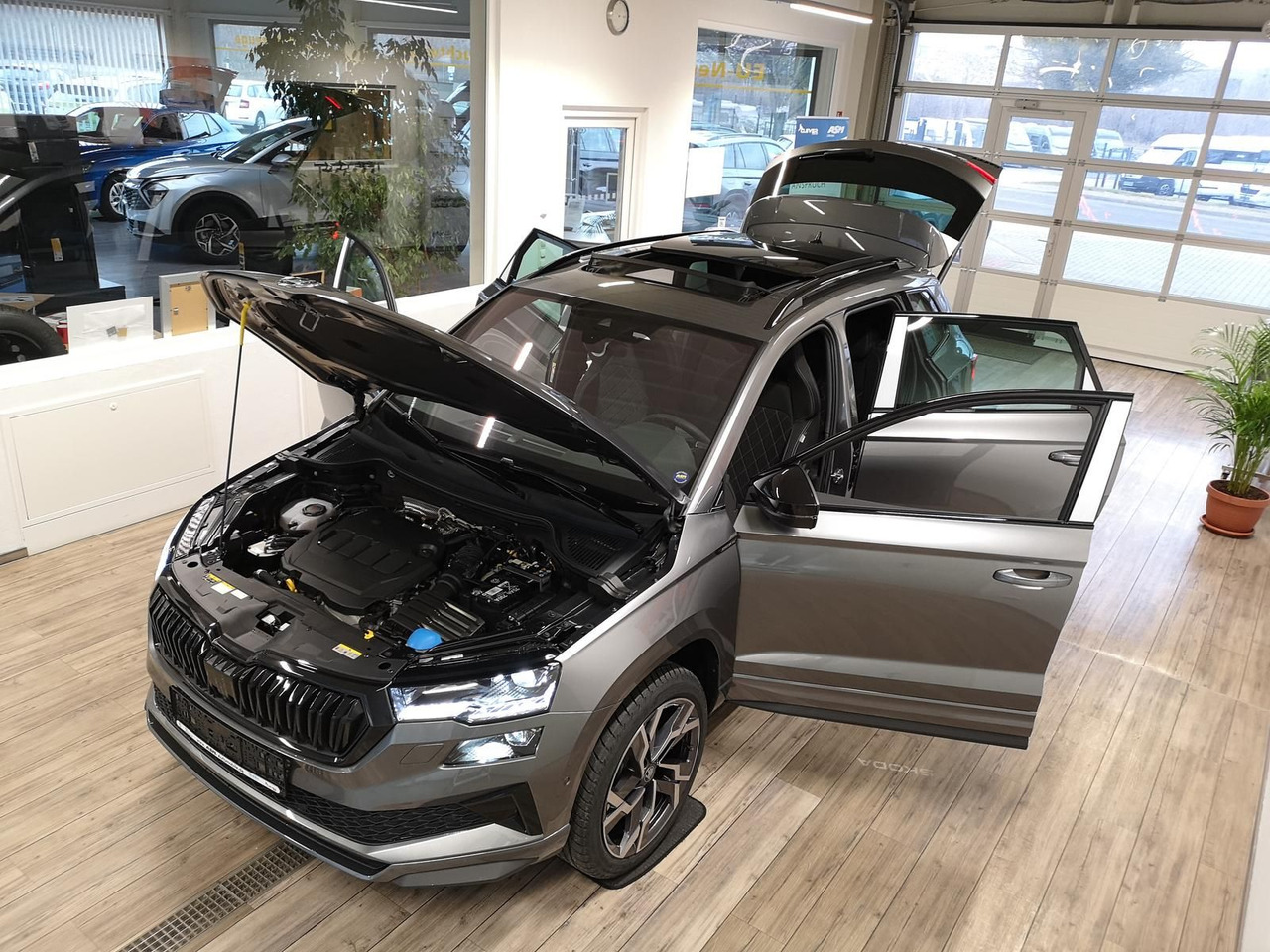 Skoda Karoq Sportline 2,0TDI DSG 4x4*PSD*AHK*360°*NAVI - 越野车:图2 Skoda Karoq Sportline 2,0TDI DSG 4x4*PSD*AHK*360°*NAVI - 越野车:图2