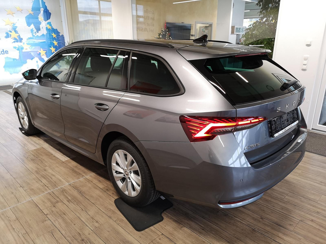 Skoda Octavia Combi Selection DSG*R-KAM*LED*DAB*2xPDC* - 旅行车:图3 Skoda Octavia Combi Selection DSG*R-KAM*LED*DAB*2xPDC* - 旅行车:图3