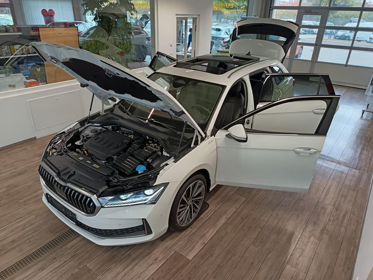 Skoda Superb Combi L&K 2,0TDI 4x4*PSD*STD.HZG*360°*HUD - 旅行车:图2 Skoda Superb Combi L&K 2,0TDI 4x4*PSD*STD.HZG*360°*HUD - 旅行车:图2