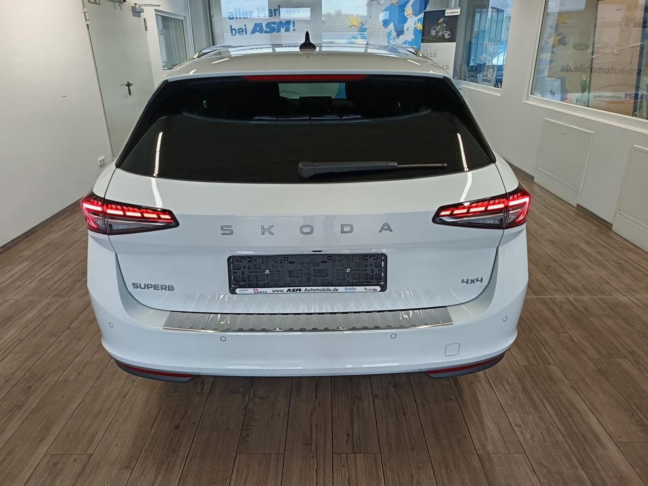 Skoda Superb Combi L&K 2,0TDI 4x4*PSD*STD.HZG*360°*HUD - 旅行车:图5 Skoda Superb Combi L&K 2,0TDI 4x4*PSD*STD.HZG*360°*HUD - 旅行车:图5