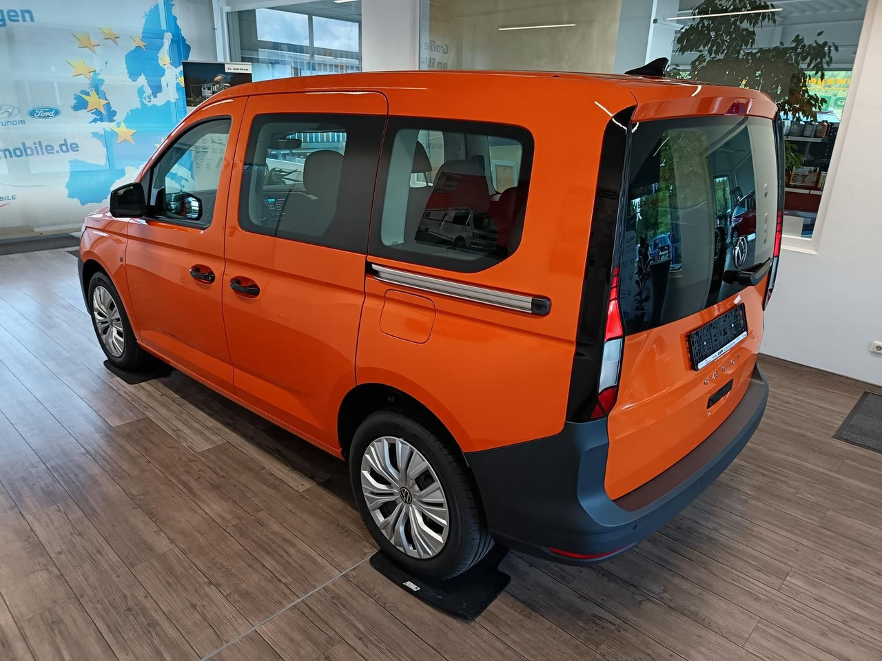 Volkswagen Caddy 2.0 TDI 75 kW*PDC*TEMP*DAB*KLIMA*5-SITZER* - 旅行车:图4 Volkswagen Caddy 2.0 TDI 75 kW*PDC*TEMP*DAB*KLIMA*5-SITZER* - 旅行车:图4