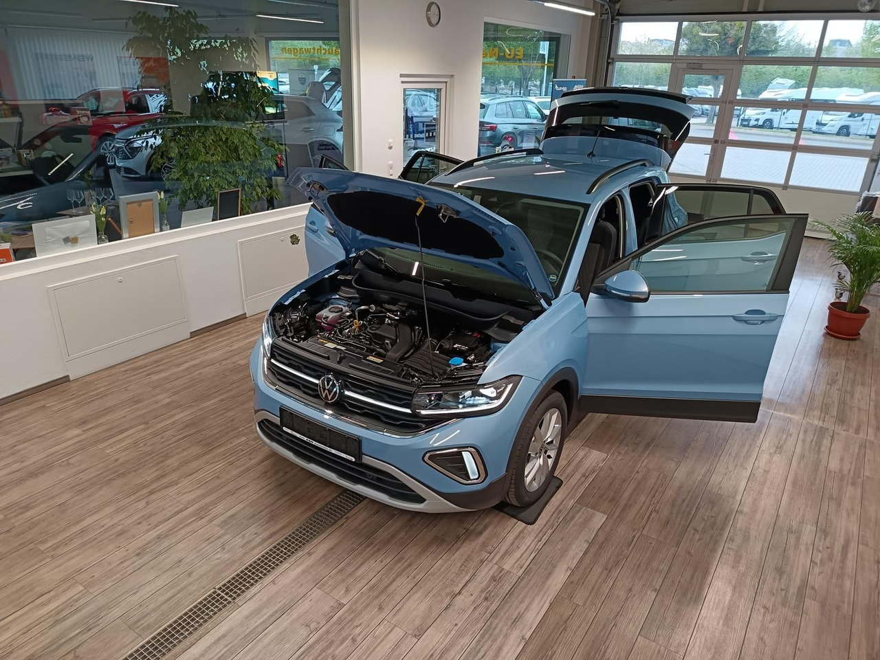 Volkswagen T-Cross Life 1.5 TSI DSG*AHK*MATRIX LED*ACC*SHZ* - 越野车:图2 Volkswagen T-Cross Life 1.5 TSI DSG*AHK*MATRIX LED*ACC*SHZ* - 越野车:图2