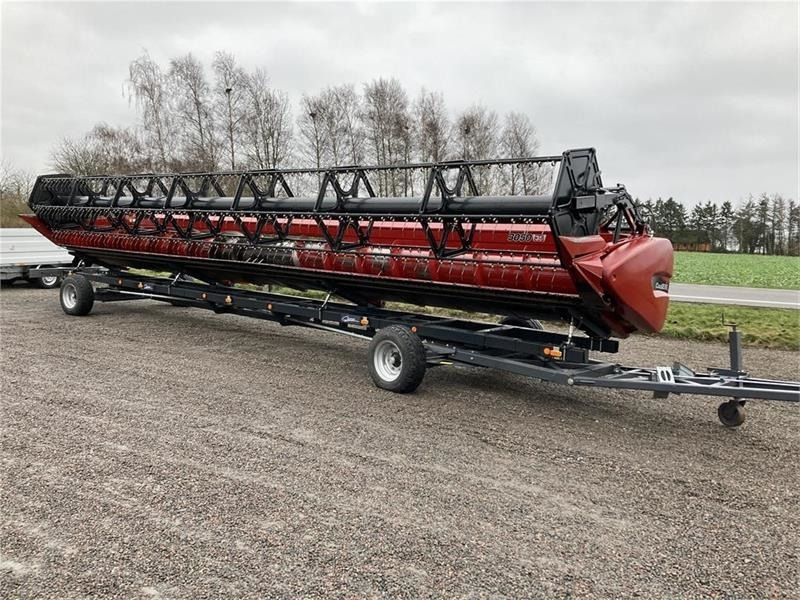 Case IH Axial Flow 8240 - 联合收割机:图2 Case IH Axial Flow 8240 - 联合收割机:图2