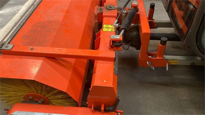 Husqvarna Fejemaskine med sving 5904500-01 - 扫地机:图2 Husqvarna Fejemaskine med sving 5904500-01 - 扫地机:图2