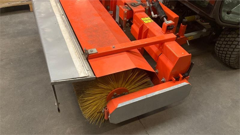 Husqvarna Fejemaskine med sving 5904500-01 - 扫地机:图1 Husqvarna Fejemaskine med sving 5904500-01 - 扫地机:图1