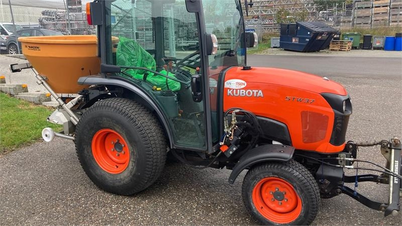 Kubota STW37 Kompakttraktor  - 市政牵引车:图2 Kubota STW37 Kompakttraktor  - 市政牵引车:图2