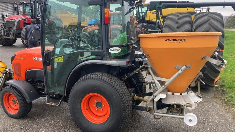 Kubota STW37 Kompakttraktor  - 市政牵引车:图3 Kubota STW37 Kompakttraktor  - 市政牵引车:图3