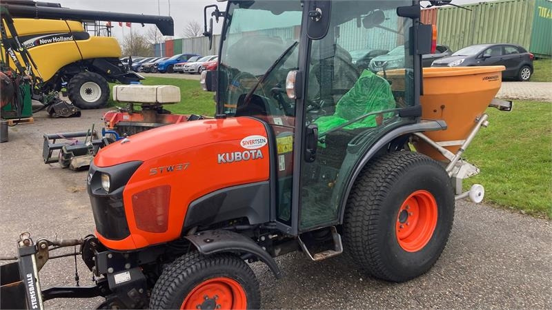 Kubota STW37 Kompakttraktor  - 市政牵引车:图1 Kubota STW37 Kompakttraktor  - 市政牵引车:图1