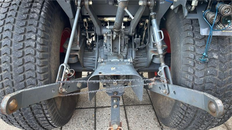 Kubota STW37 Kompakttraktor  - 市政牵引车:图5 Kubota STW37 Kompakttraktor  - 市政牵引车:图5