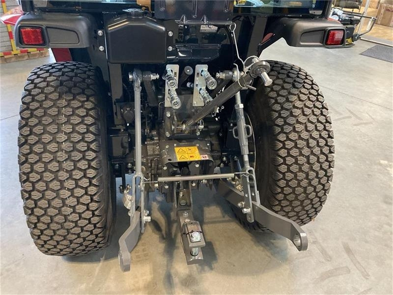 Massey Ferguson 1740 HC Frontlift/pto og 150 cm fejemaskine - 市政牵引车:图5 Massey Ferguson 1740 HC Frontlift/pto og 150 cm fejemaskine - 市政牵引车:图5