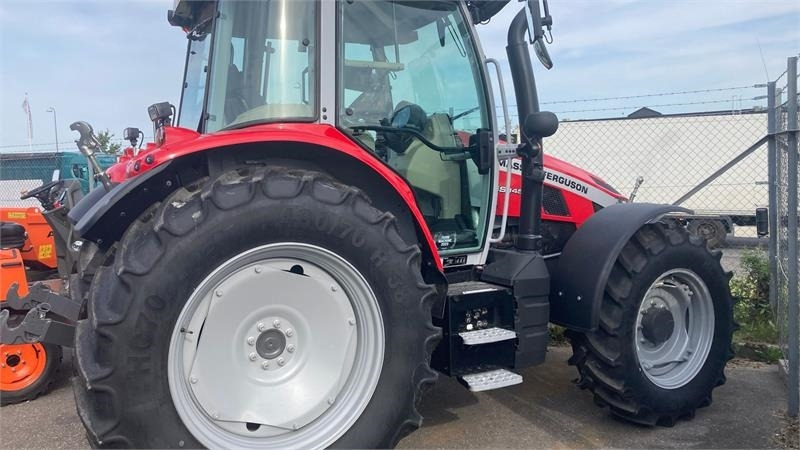 Massey Ferguson 5S.145 Exclusive Dyna-6 Exclusive - 拖拉机:图4 Massey Ferguson 5S.145 Exclusive Dyna-6 Exclusive - 拖拉机:图4