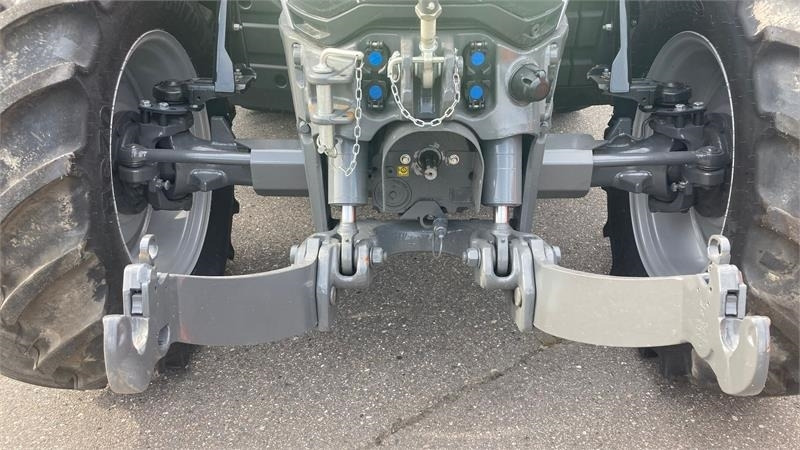 Massey Ferguson 5S.145 Exclusive Dyna-6 Exclusive - 拖拉机:图3 Massey Ferguson 5S.145 Exclusive Dyna-6 Exclusive - 拖拉机:图3