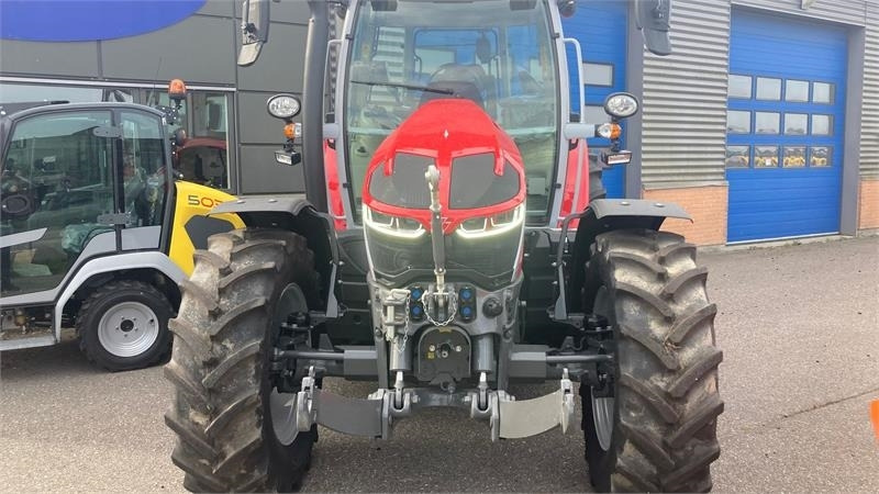 Massey Ferguson 5S.145 Exclusive Dyna-6 Exclusive - 拖拉机:图2 Massey Ferguson 5S.145 Exclusive Dyna-6 Exclusive - 拖拉机:图2