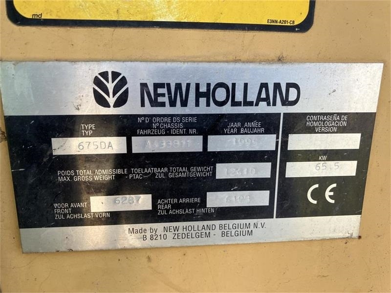 反铲装载机 New Holland 675D:图7 反铲装载机 New Holland 675D:图7