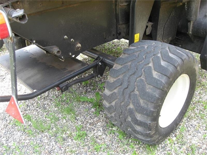 New Holland BR7070 med SUPER FEED - 圆形打包机:图4 New Holland BR7070 med SUPER FEED - 圆形打包机:图4