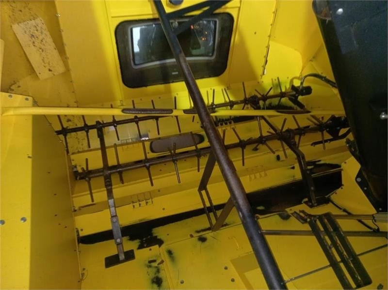 New Holland CR9.80 - 联合收割机:图4 New Holland CR9.80 - 联合收割机:图4