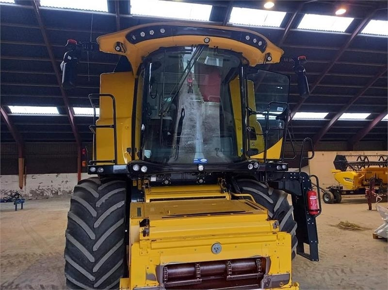 New Holland CR9.80 - 联合收割机:图3 New Holland CR9.80 - 联合收割机:图3