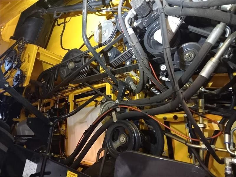 New Holland CR9.80 - 联合收割机:图5 New Holland CR9.80 - 联合收割机:图5
