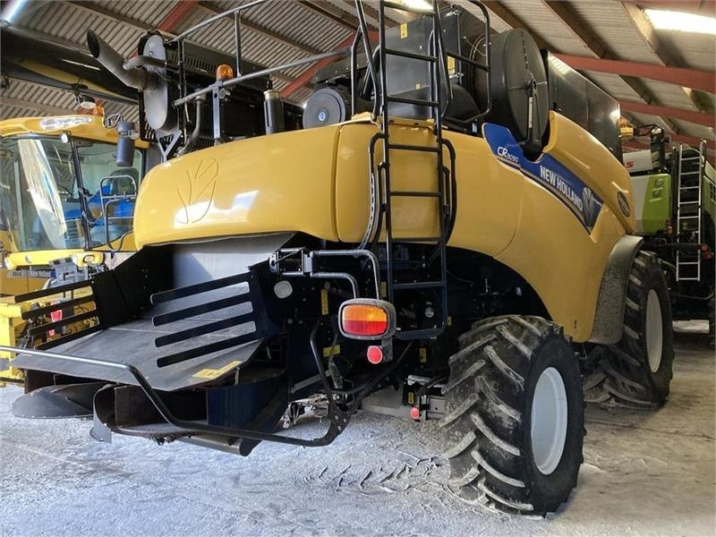 New Holland CR9090 35 fod VF bord og 4wd mm. - 联合收割机:图3 New Holland CR9090 35 fod VF bord og 4wd mm. - 联合收割机:图3