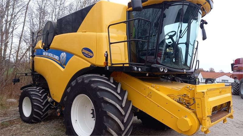 New Holland CX8.80 SLH med 25 fods Varifeed - 联合收割机:图2 New Holland CX8.80 SLH med 25 fods Varifeed - 联合收割机:图2