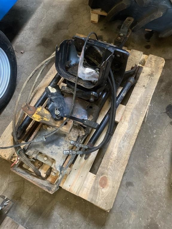 New Holland T7030 Hitchtræk - 备件 适用于 农业机械:图1 New Holland T7030 Hitchtræk - 备件 适用于 农业机械:图1