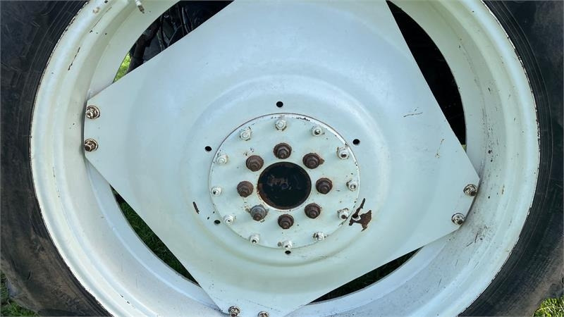 Taurus 270/95R32 - 300/95R46 - 轮胎 适用于 农业机械:图2 Taurus 270/95R32 - 300/95R46 - 轮胎 适用于 农业机械:图2