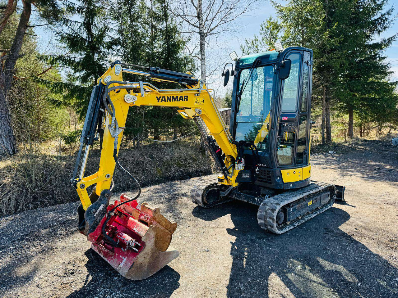 YANMAR VIO23-6 - 小型挖掘机:图1 YANMAR VIO23-6 - 小型挖掘机:图1