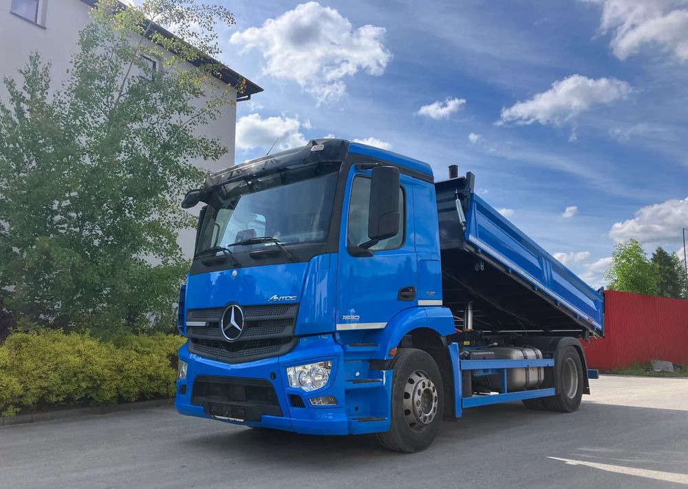 Mercedes-Benz ANTOS 1830 solidny kiper wywrotka blokada mostu - 翻斗车:图1 Mercedes-Benz ANTOS 1830 solidny kiper wywrotka blokada mostu - 翻斗车:图1