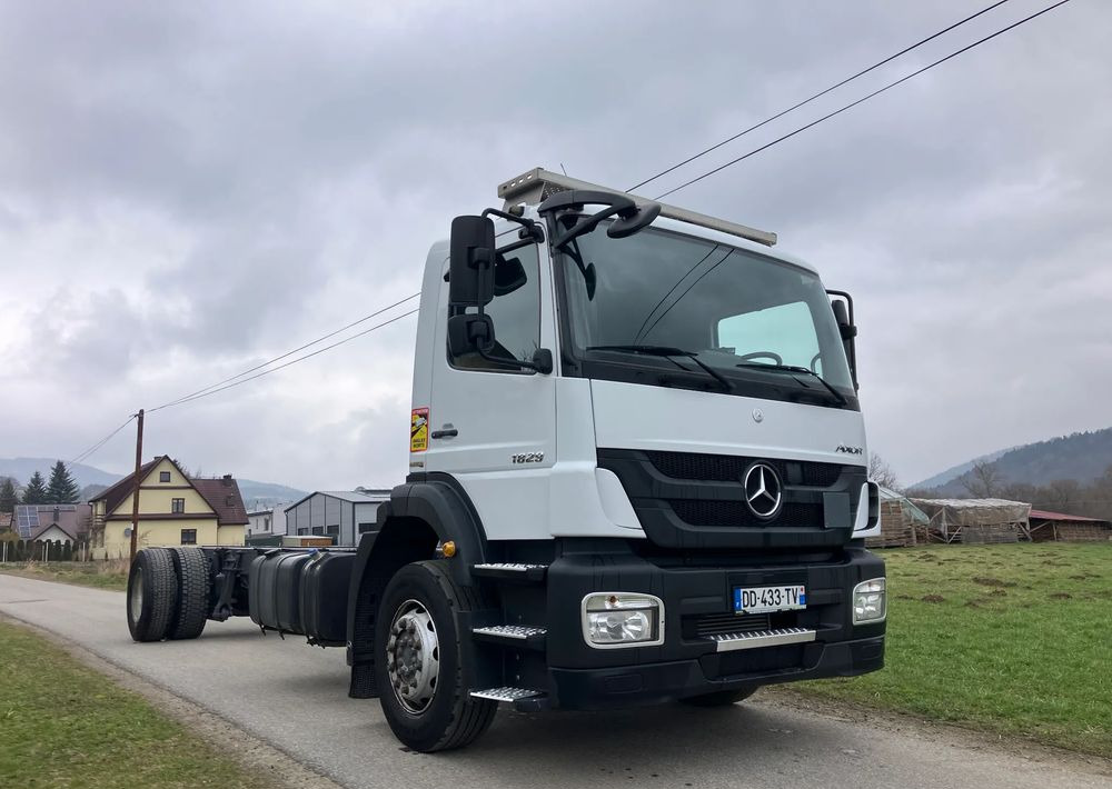 Mercedes-Benz Mercedes Axor 1829 Rama do zabudowy kiper beczka hakowiec laweta - 驾驶室底盘卡车:图1 Mercedes-Benz Mercedes Axor 1829 Rama do zabudowy kiper beczka hakowiec laweta - 驾驶室底盘卡车:图1