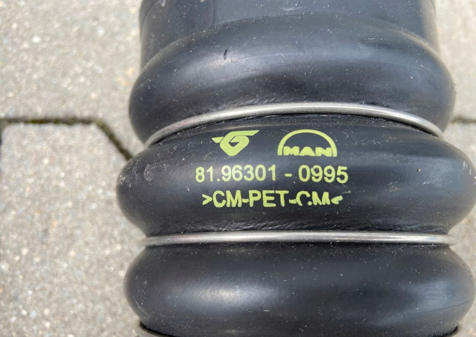 Guma chłodnicy MAN TGX TGS TG3 NOWA łącznik - 散热器 适用于 卡车:图2 Guma chłodnicy MAN TGX TGS TG3 NOWA łącznik - 散热器 适用于 卡车:图2