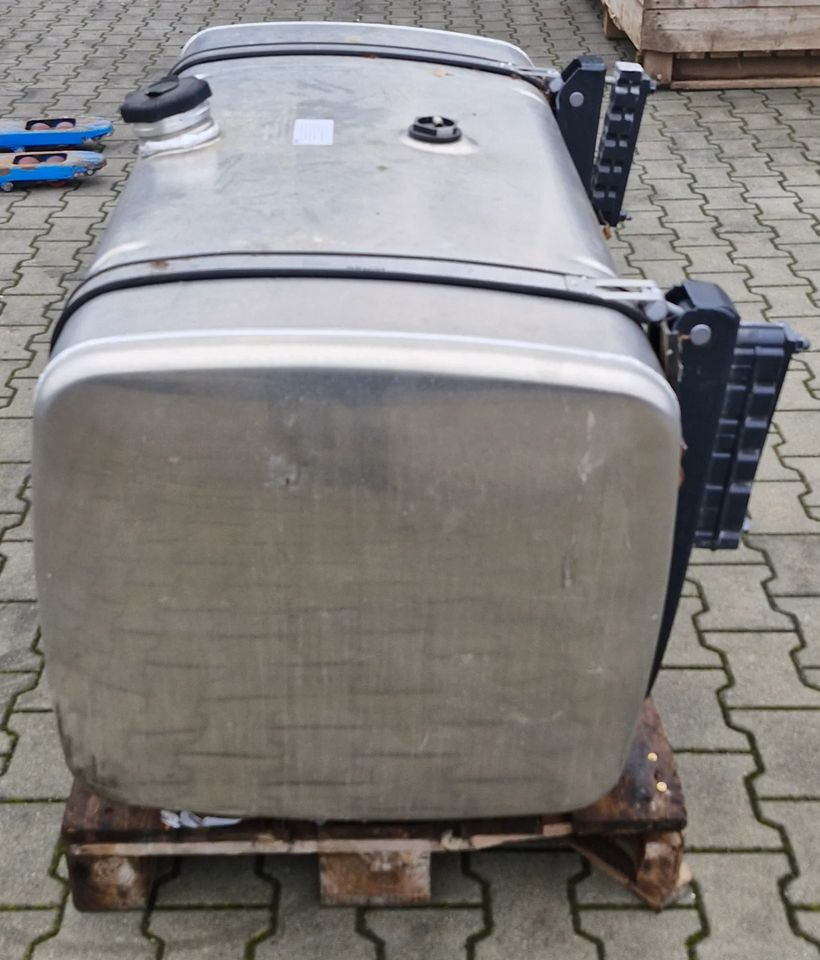 IVECO S WAY HI WAY STRALIS ZBIORNIK PALIWA NOWY - 燃料系统:图3 IVECO S WAY HI WAY STRALIS ZBIORNIK PALIWA NOWY - 燃料系统:图3