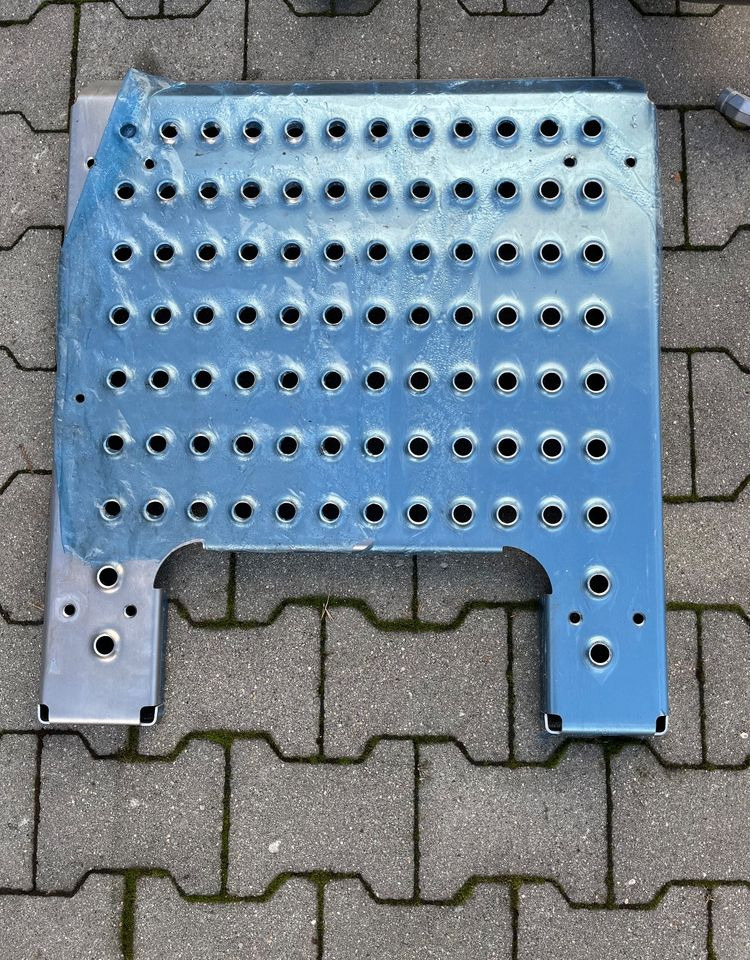 Podest zbiornika Volvo FH FM NOWY pokrywa płyta - 车身和外部 适用于 卡车:图1 Podest zbiornika Volvo FH FM NOWY pokrywa płyta - 车身和外部 适用于 卡车:图1