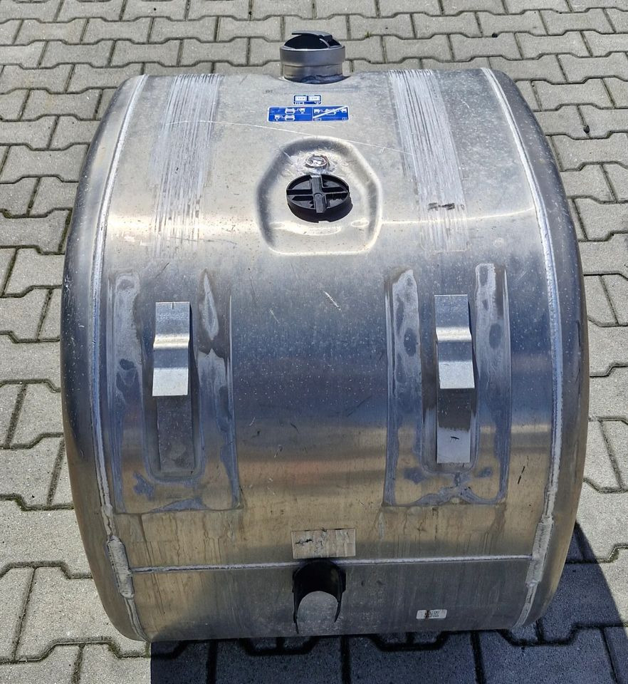 SCANIA R S ZBIORNIK PALIWA 200L NOWY - 燃料系统:图2 SCANIA R S ZBIORNIK PALIWA 200L NOWY - 燃料系统:图2