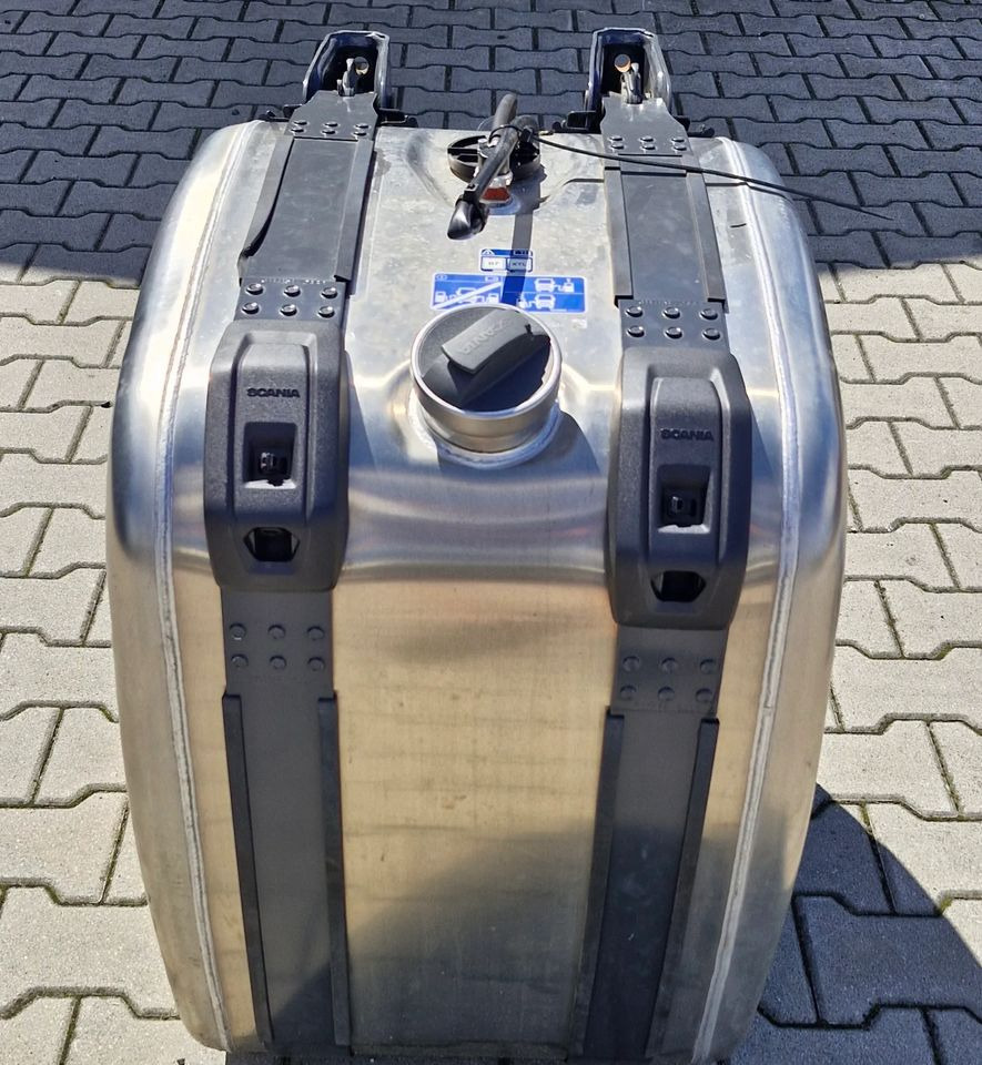 SCANIA R S ZBIORNIK PALIWA 220L NOWY - 燃料箱 适用于 卡车:图1 SCANIA R S ZBIORNIK PALIWA 220L NOWY - 燃料箱 适用于 卡车:图1