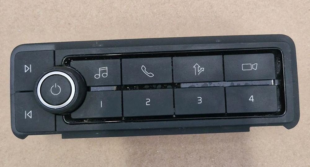 VOLVO FH5 FM5 PANEL STEROWNIK RADIA TELEFONU 23562125 - 驾驶室和内部:图1 VOLVO FH5 FM5 PANEL STEROWNIK RADIA TELEFONU 23562125 - 驾驶室和内部:图1