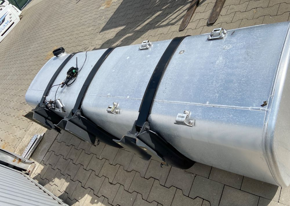 Zbiornik paliwa DAF XF CF 845 litrów bak kompletny - 燃料箱 适用于 卡车:图4 Zbiornik paliwa DAF XF CF 845 litrów bak kompletny - 燃料箱 适用于 卡车:图4