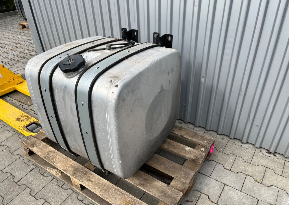 Zbiornik paliwa MAN TGX TGS 250 litrów kompletny - 燃料箱 适用于 卡车:图1 Zbiornik paliwa MAN TGX TGS 250 litrów kompletny - 燃料箱 适用于 卡车:图1